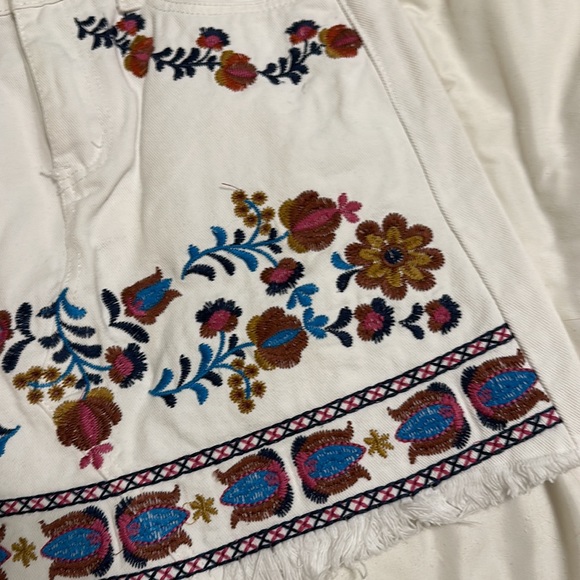 White Embroidered Skirt - Picture 2 of 4